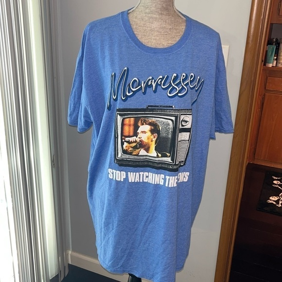 MORRISSEY STOP WATCHING THE NEWS
GILDAN TEE SIZE 2XL - Picture 4 of 9